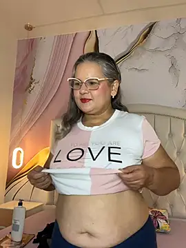 Lucy_Milf_474's Webcam Show