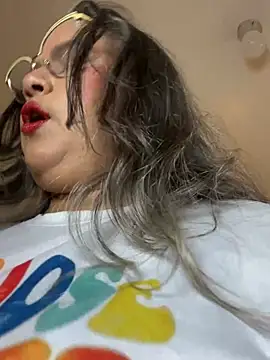 โชว์เว็บแคมของ Lucy_Milf_474