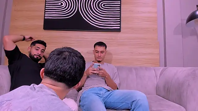 mike_friends Adlı Modelin Web Kamerası Şovu