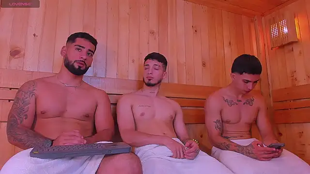 mike_friends Show in webcam