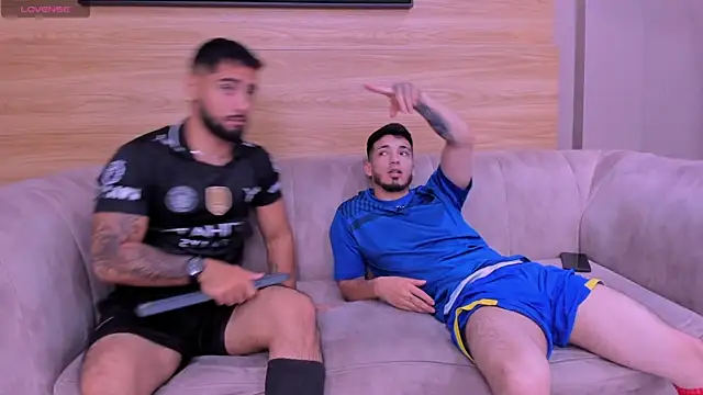 mike_friends: διαδικτυακό σόου στην κάμερα