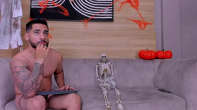 Show modela mike_friends na web-kameri