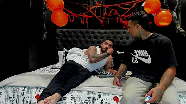 הופעת וובקאם של mike_friends