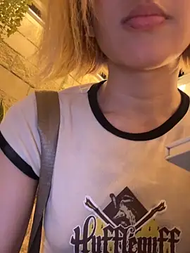SweetBunnyGF Show in webcam