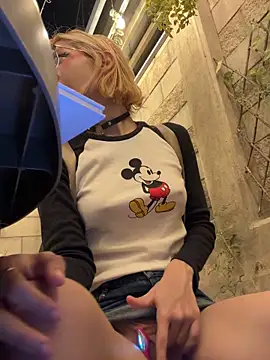 SweetBunnyGF's Webcam Show
