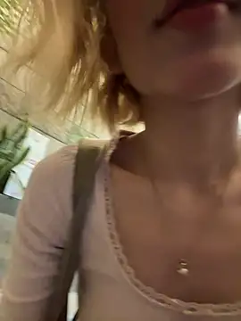 SweetBunnyGF Show in webcam