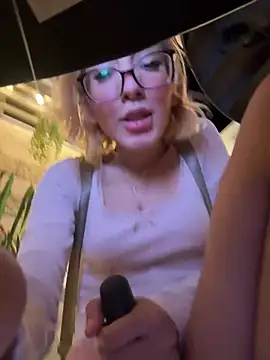 SweetBunnyGF Show in webcam