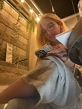 SweetBunnyGF webcam show