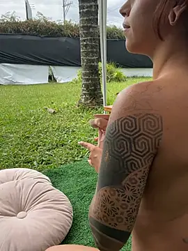 AliceMrtnz Show in webcam