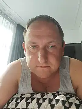 GenuineDedication42n Webbikameraesitys