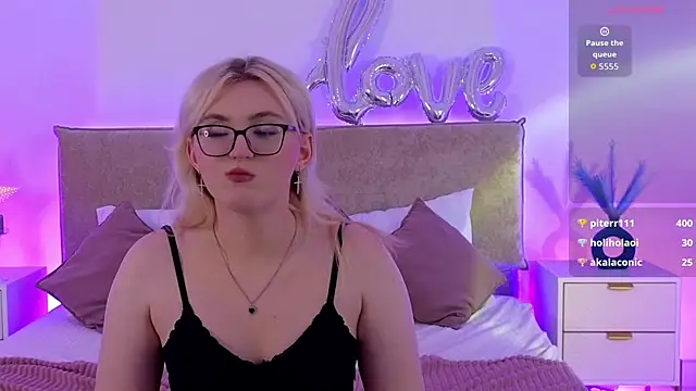 Jules_night Show in webcam