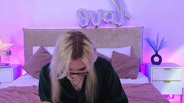 Jules_night Show Webcam