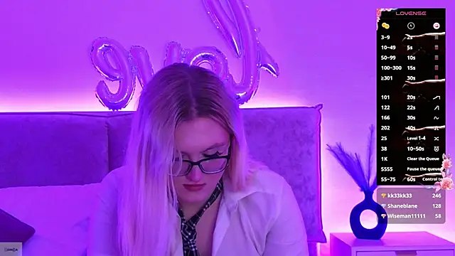 Jules_night Show in webcam