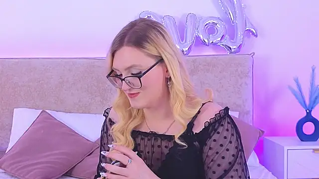 Jules_night Show Webcam