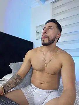 Pokazy przed kamerką – Thiago_Hill