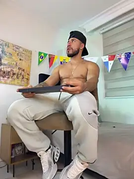 عرض كام Thiago_Hill