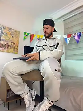 Thiago_Hill Adlı Modelin Web Kamerası Şovu