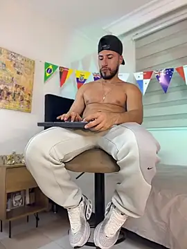 Thiago_Hill Adlı Modelin Web Kamerası Şovu