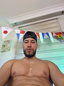 Thiago_Hill: διαδικτυακό σόου στην κάμερα