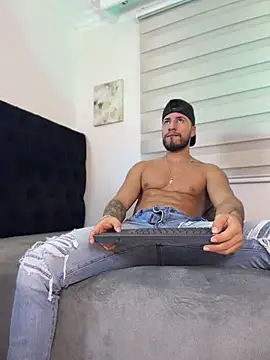 Thiago_Hillのウェブカメラショー