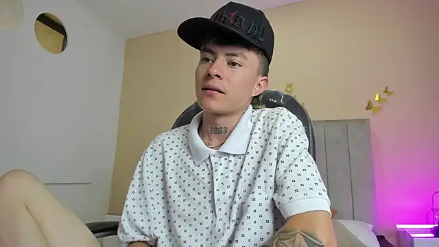 Nascary_Fox live XXX chat