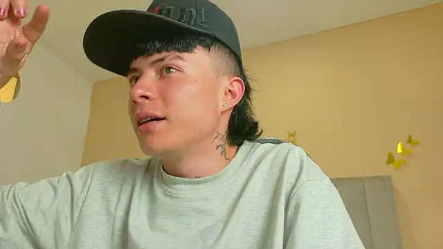 Nascary_Fox Show in webcam