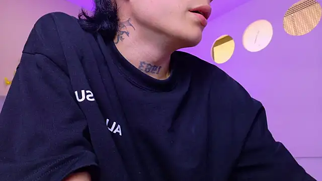 Nascary_Fox Show in webcam