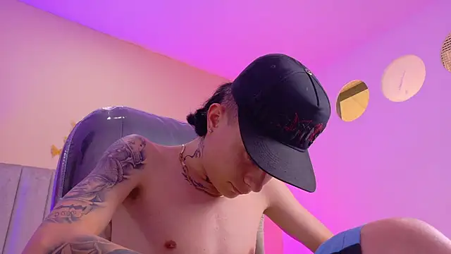 Nascary_Fox Show in webcam