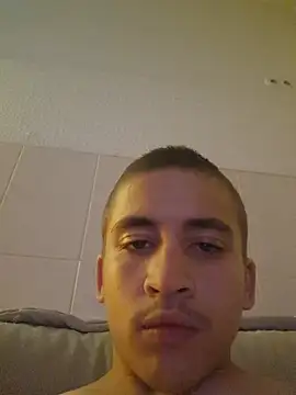 Show modela lutschihnmir20 na web-kameri