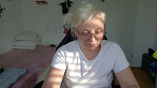 Linsy_Kim Adlı Modelin Canlı Sohbet Odası
