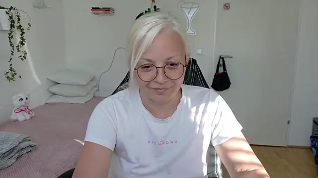 Chat +18 de Linsy_Kim ao vivo