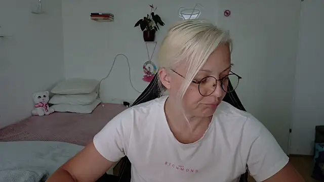 Chat +18 de Linsy_Kim ao vivo