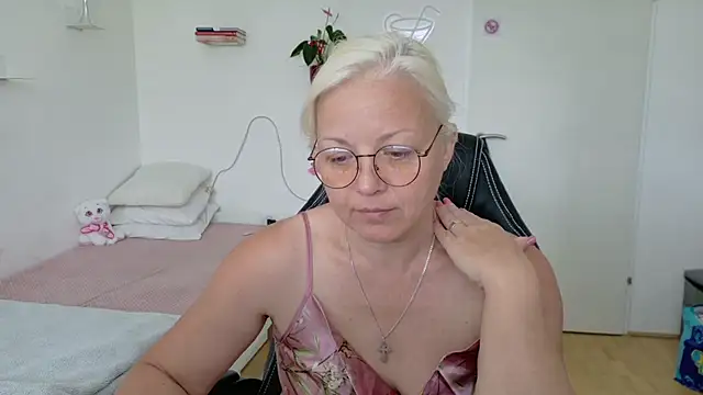 Linsy_Kim Adlı Modelin Canlı XXX Sohbeti