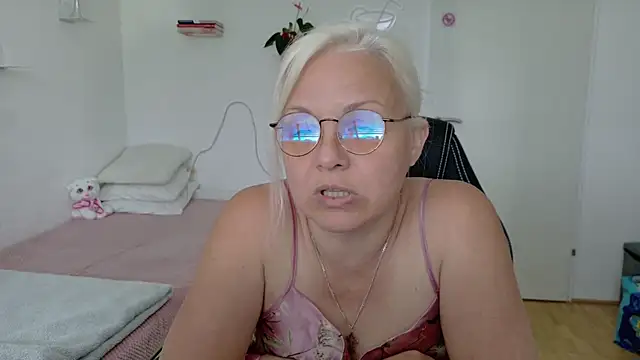 Linsy_Kim Adlı Modelin Canlı XXX Sohbeti