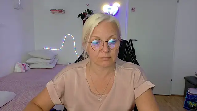 Linsy_Kim Adlı Modelin Canlı XXX Sohbeti