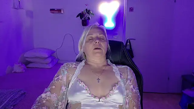 Linsy_Kim élő XXX-chatje