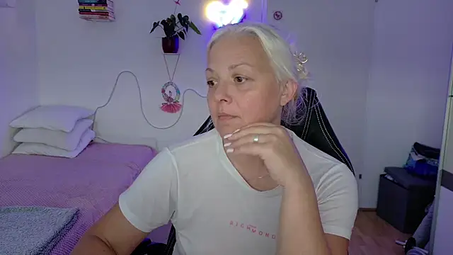 Linsy_Kim élő XXX-chatje