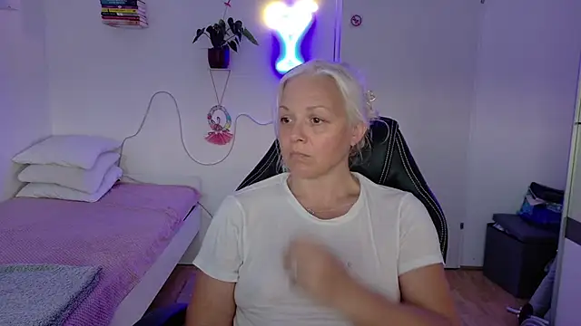 Linsy_Kim élő XXX-chatje