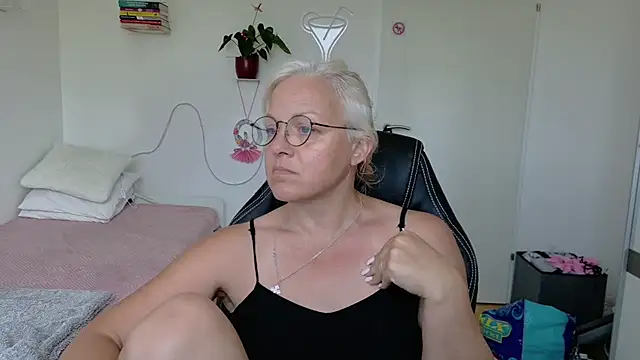 XXX chat uživo modela Linsy_Kim