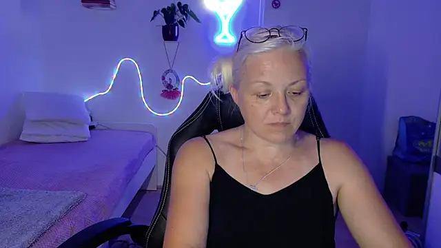 Linsy_Kim Adlı Modelin Canlı XXX Sohbeti