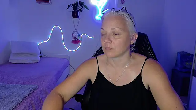 Chat +18 de Linsy_Kim ao vivo