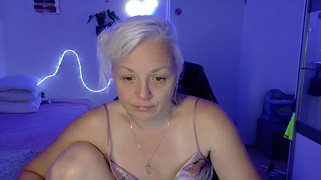 Linsy_Kim Adlı Modelin Canlı XXX Sohbeti