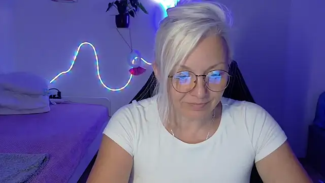 Linsy_Kim Adlı Modelin Canlı XXX Sohbeti