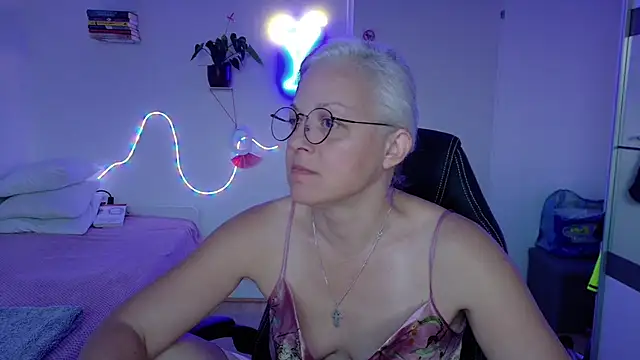 دردشة Linsy_Kim الجنسية المباشرة