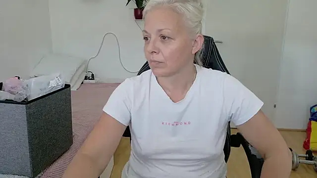 Chat +18 de Linsy_Kim ao vivo
