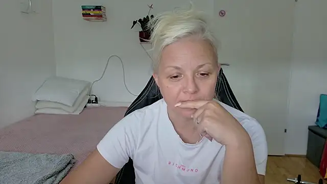 Chat +18 de Linsy_Kim ao vivo