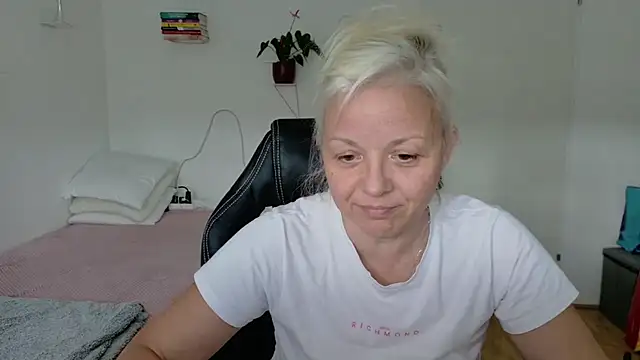 XXX chat uživo modela Linsy_Kim