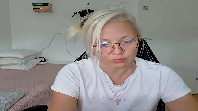 Linsy_Kim Adlı Modelin Canlı XXX Sohbeti