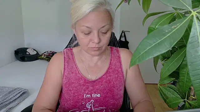 Linsy_Kim Adlı Modelin Canlı XXX Sohbeti