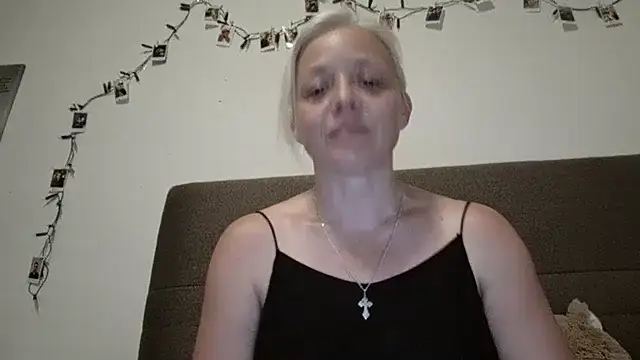 Linsy_Kim Adlı Modelin Canlı XXX Sohbeti
